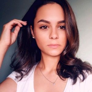 Meet your Posher, Abbey